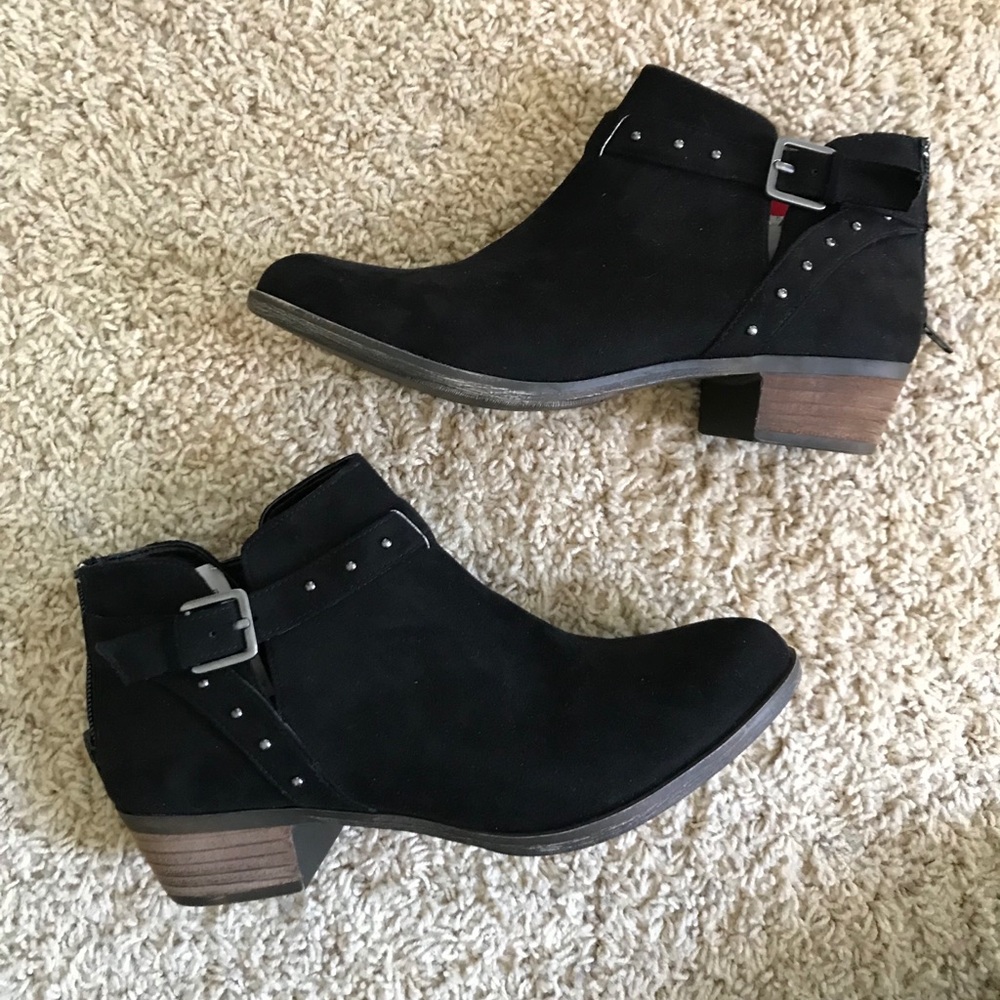 NWT Abound black booties
